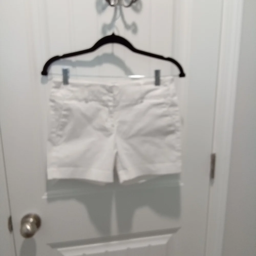 Ann Taylor Petite Size 2 P. Women's White Casual Shorts